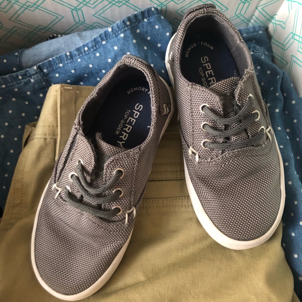 Sperry toddler size 9 Bodie Jr. sneaker.